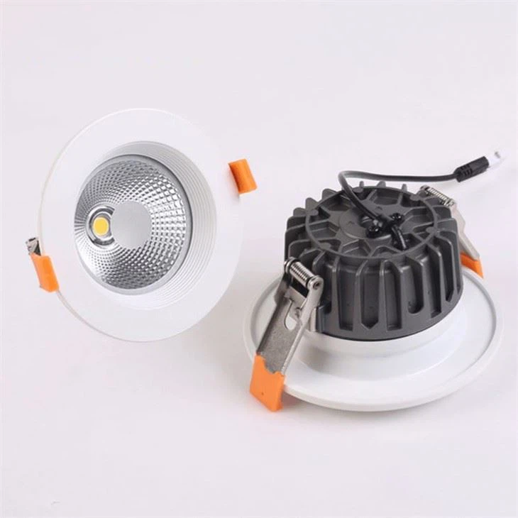 Na površino nameščen Led Downlight Ip65