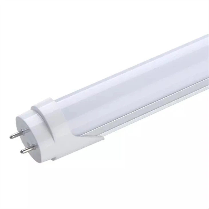 LED cevna fluorescenčna luč