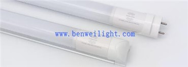 Deformabilna led garažna luč