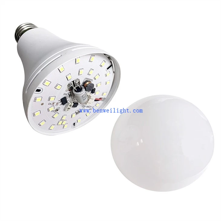 solar emergency charging lamp