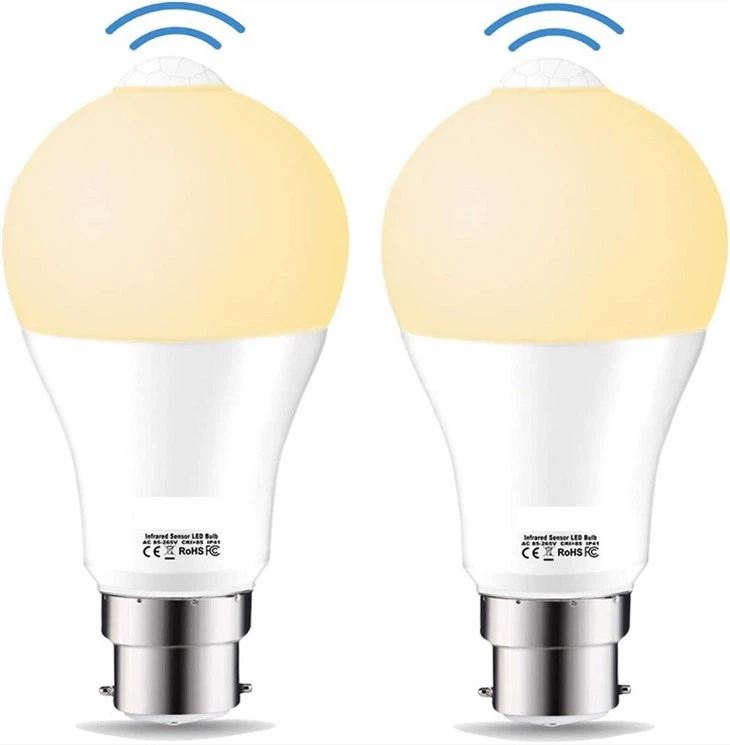 Tip bajonetne žarnice s senzorjem gibanja