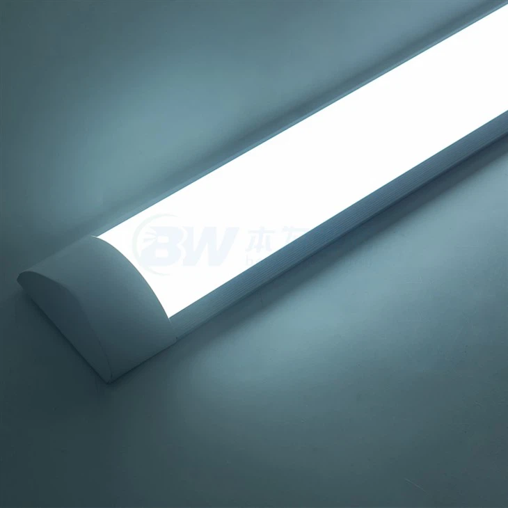 Viseča linearna LED letva